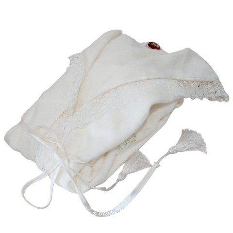 Szlafrok z kapturem i elegancką koronką ozdobiony chwostami w kolorze kremowym L Szlafrok z kapturem i elegancką koronką ozdobiony chwostami w kolorze kremowym L