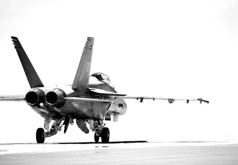 F18 taxiing bw - fototapeta 366x254 cm F18 taxiing bw - fototapeta 366x254 cm