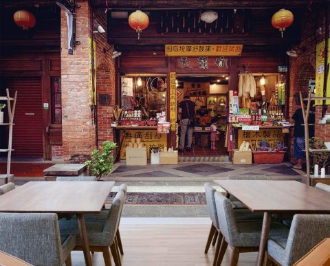 Lost in Taipei Old Town - fototapeta Lost in Taipei Old Town - fototapeta
