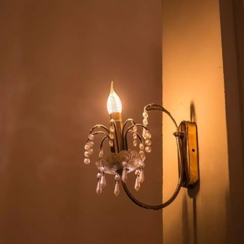 Żarówka LED V-TAC 4W Filament E14 Świeczka Bursztyn Płomyk Twist VT-1947 2200K 350lm Żarówka LED V-TAC 4W Filament E14 Świeczka Bursztyn Płomyk Twist VT-1947 2200K 350lm