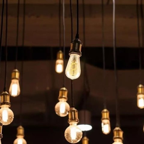 Żarówka LED V-TAC 5W E27 Filament Złota Vintage ST64 VT-2065 2200K 300lm Żarówka LED V-TAC 5W E27 Filament Złota Vintage ST64 VT-2065 2200K 300lm
